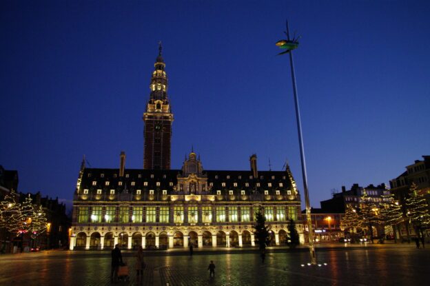 Photograph, night view of the KU-Leuven Library